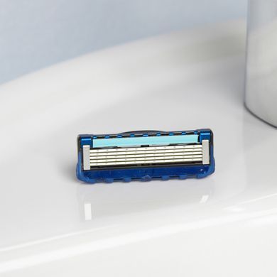 Подарочный набор Gillette Fusion5 ProGlide (бритва + подставка) 8070