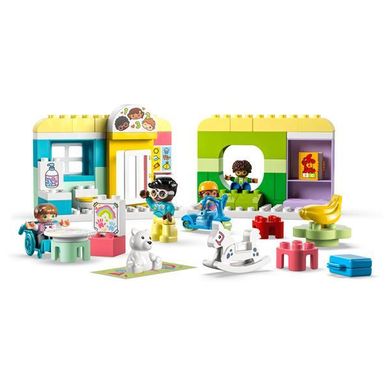 Конструктор LEGO DUPLO Town Будни в детском саду 67 деталей (10992)